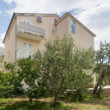 Spacious Floor With 3 Bdr & Balconies פודסטראנה