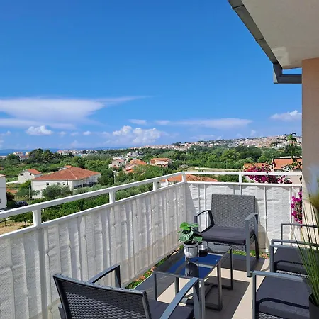 Spacious Floor With 3 Bdr & Balconies * פודסטראנה