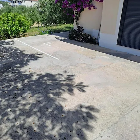 Luxury On Floor * بودْسْتغانا