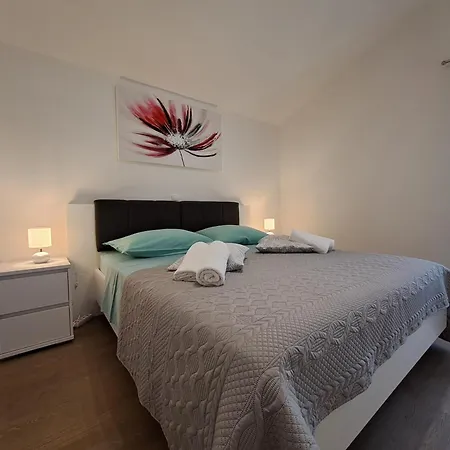 Spacious Floor With 3 Bdr & Balconies פודסטראנה