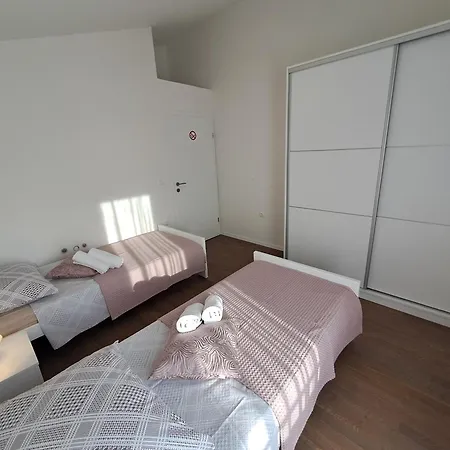 Spacious Floor With 3 Bdr & Balconies * פודסטראנה