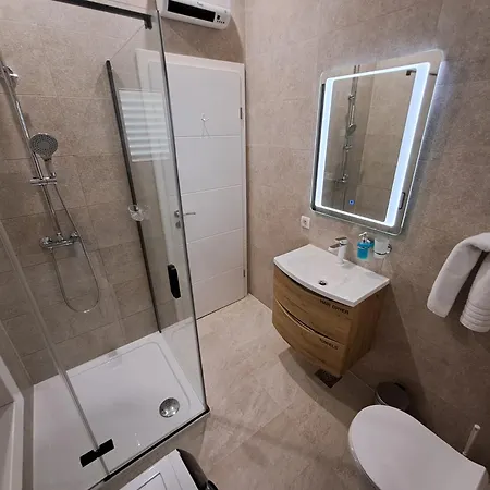 Spacious Floor With 3 Bdr & Balconies דירה