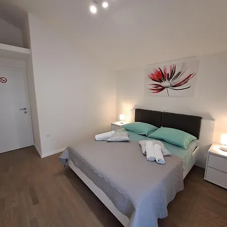 Luxury On Floor Apartment Podstrana