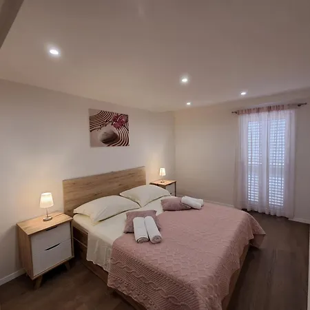 Spacious Floor With 3 Bdr & Balconies *