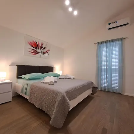 Spacious Floor With 3 Bdr & Balconies * פודסטראנה