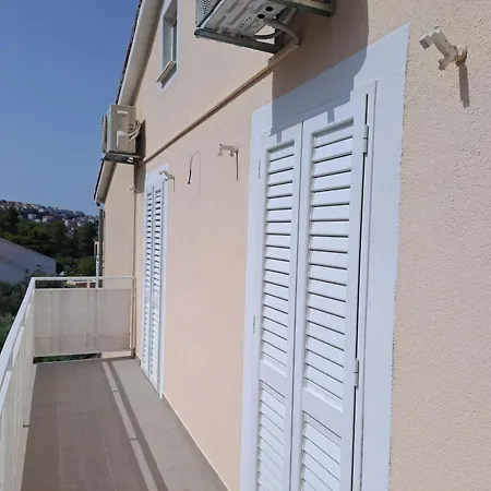 Spacious Floor With 3 Bdr & Balconies *