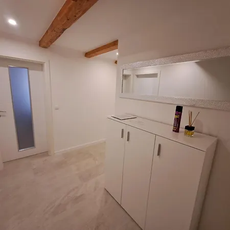 Spacious Floor With 3 Bdr & Balconies דירה
