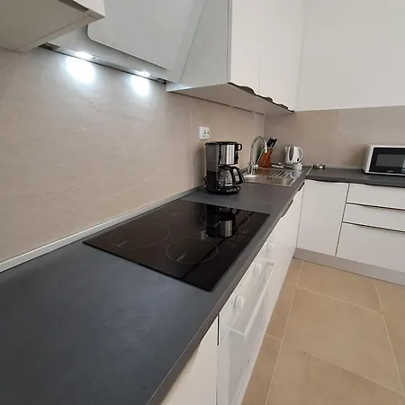 דירה Spacious Floor With 3 Bdr & Balconies *