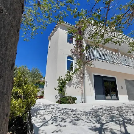 Spacious Floor With 3 Bdr & Balconies * פודסטראנה