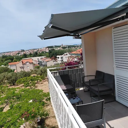 Spacious Floor With 3 Bdr & Balconies *