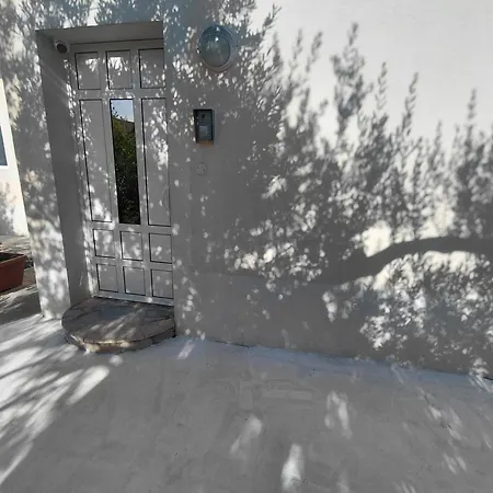 Spacious Floor With 3 Bdr & Balconies דירה *