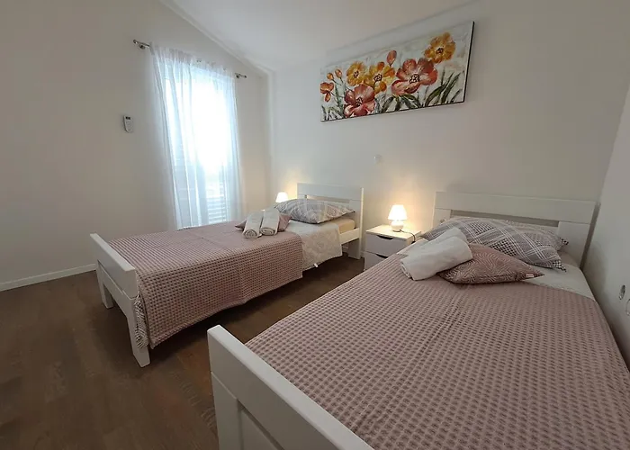 Luxury On Floor * 포드스트라나