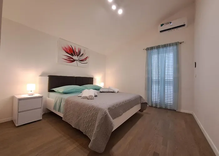 Luxury On Floor * 포드스트라나