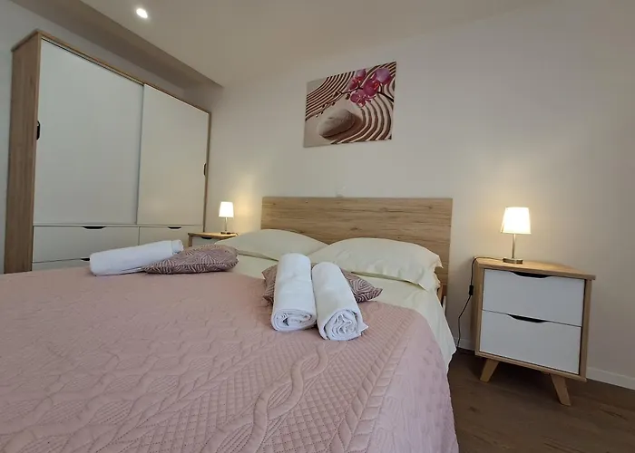 Luxury On Floor *